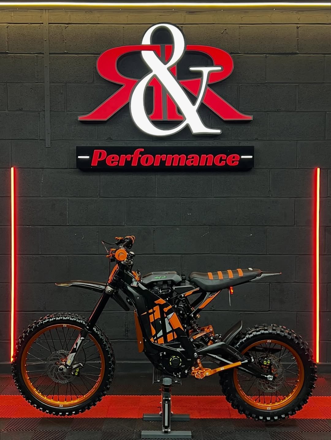 SUR RON LIGHT BEE 2023   🖤🧡