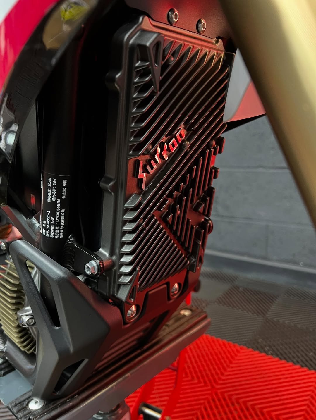 SUR RON HYPER BEE 🐝 2025 – Image 9