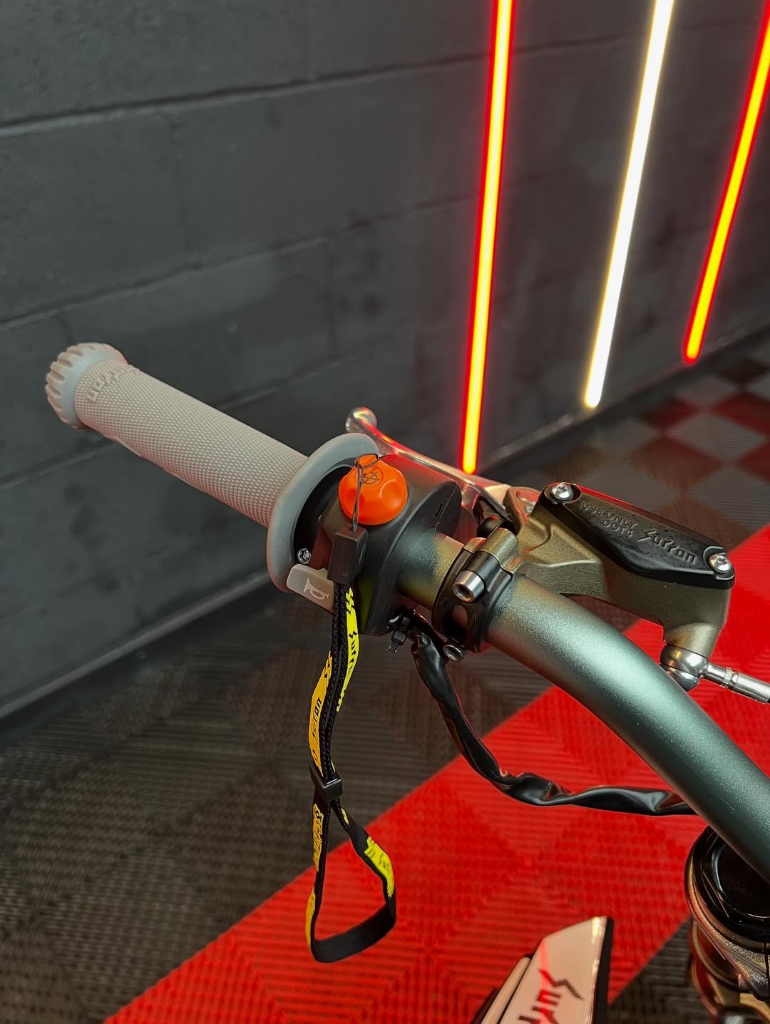 SUR RON HYPER BEE 🐝 2025 – Image 14