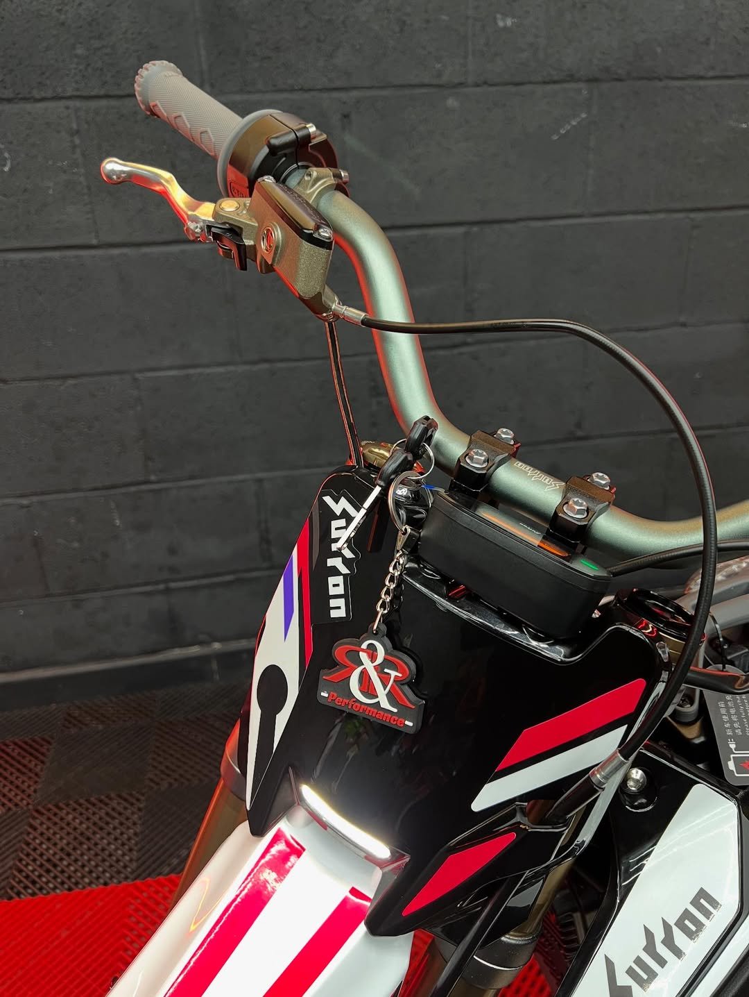 SUR RON HYPER BEE 🐝 2025 – Image 3