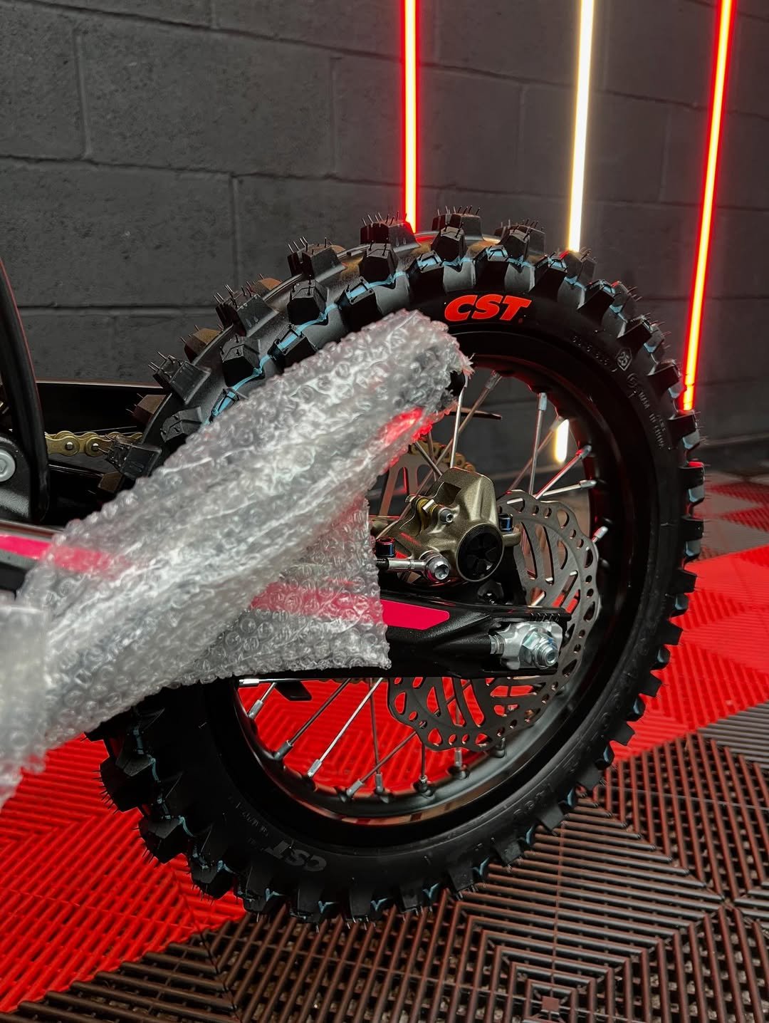 SUR RON HYPER BEE 🐝 2025 – Image 11